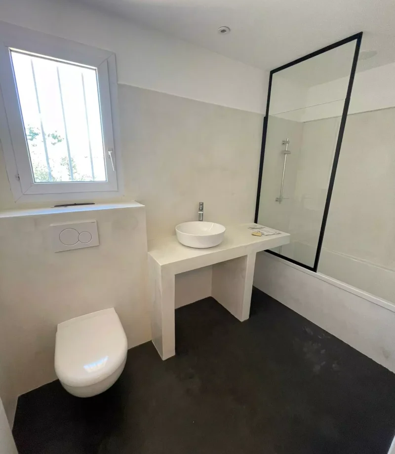 relooking salle de bain en béton ciré